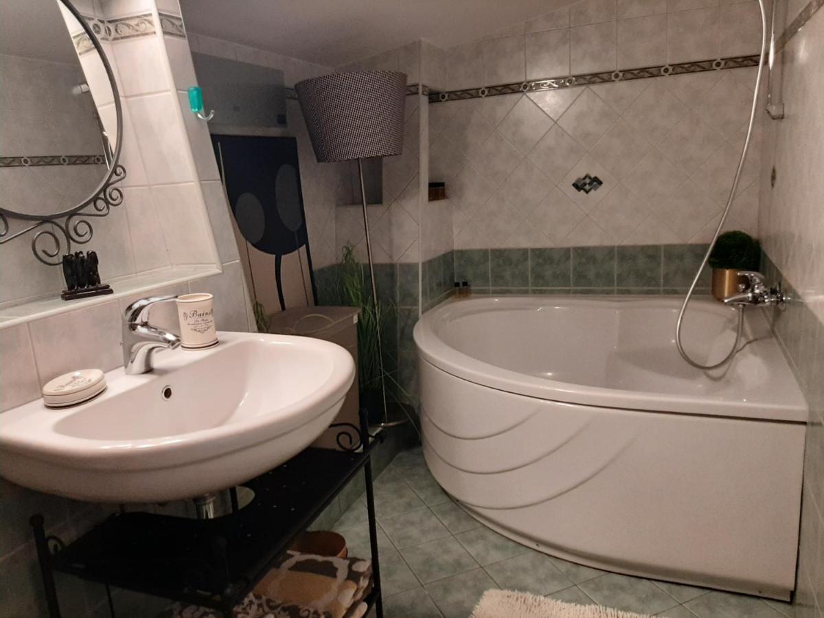 Arena Design Apartments With Free Private Parking And With A Terrace بولا المظهر الخارجي الصورة